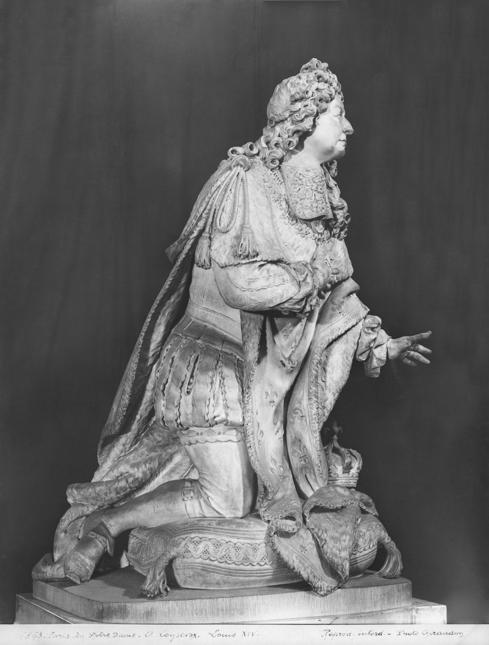 Louis XIII yemini 1601-43 Louis XIV detayı 1638-1715 1713-15 mermer bw photo by Antoine Coysevox