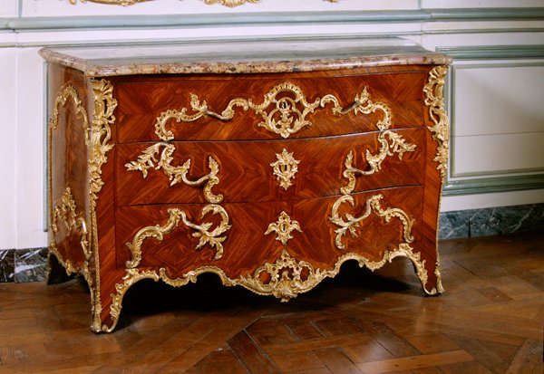 Louis XV şifonyer by Antoine Robert Gaudreaux