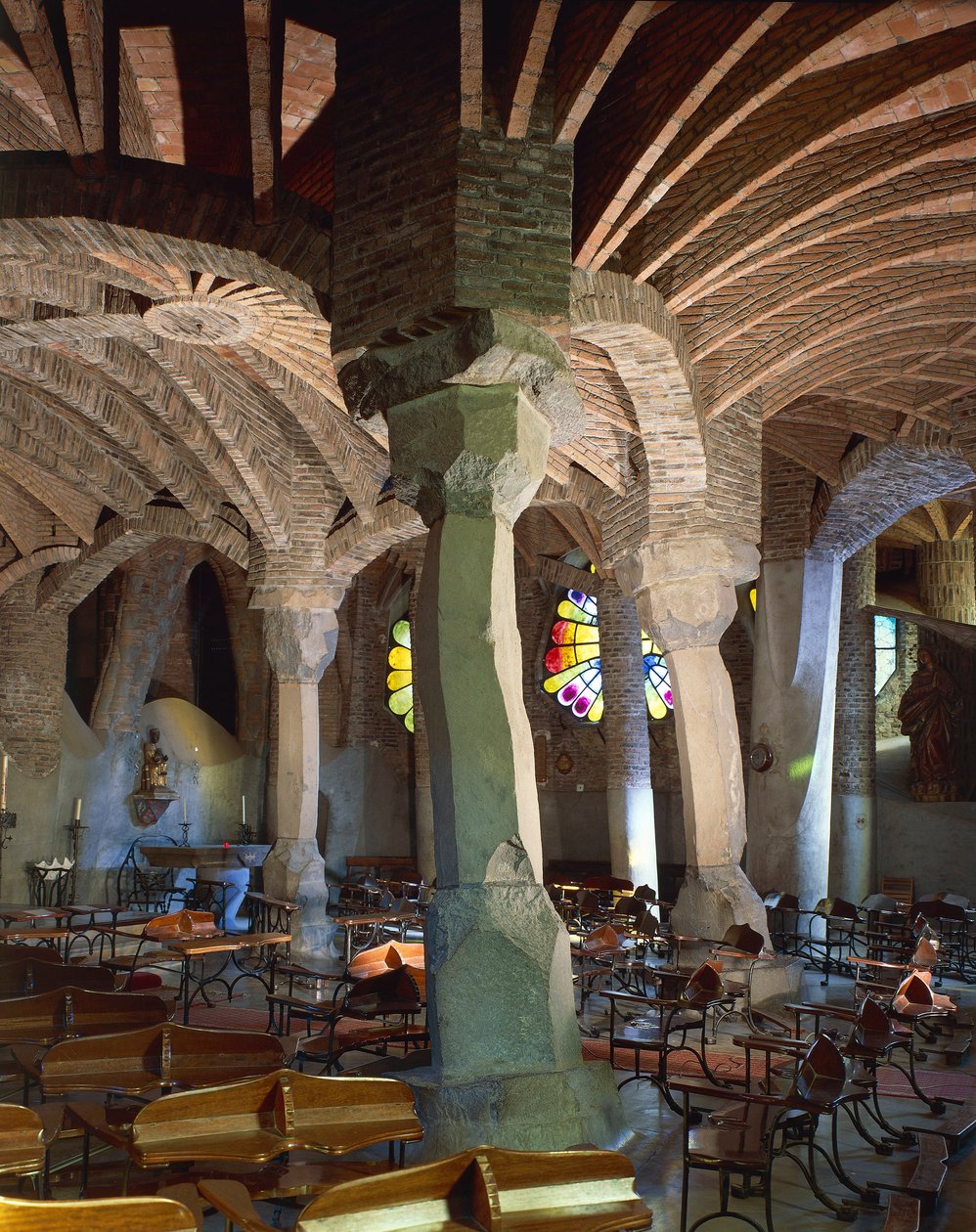 İspanya, Katalonya Bölgesi, Barselona Eyaleti, Baix Llobregat İlçesi, Santa Coloma de Cervello, Colonia Guell kilisesi, kilise mahzeni by Antoni Gaudi