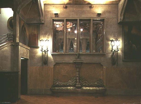 büyük salon by Antoni Gaudi