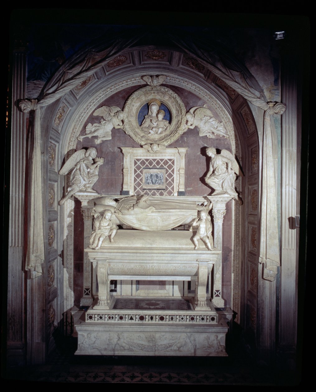 Portekiz Kardinalinin Mezarı, 1460-6 (mermer) by Antonio Rossellino