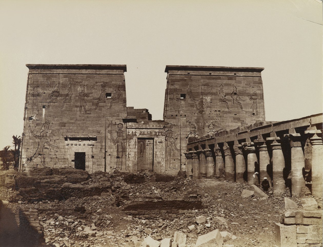 Philae, Sütunlu Pilon