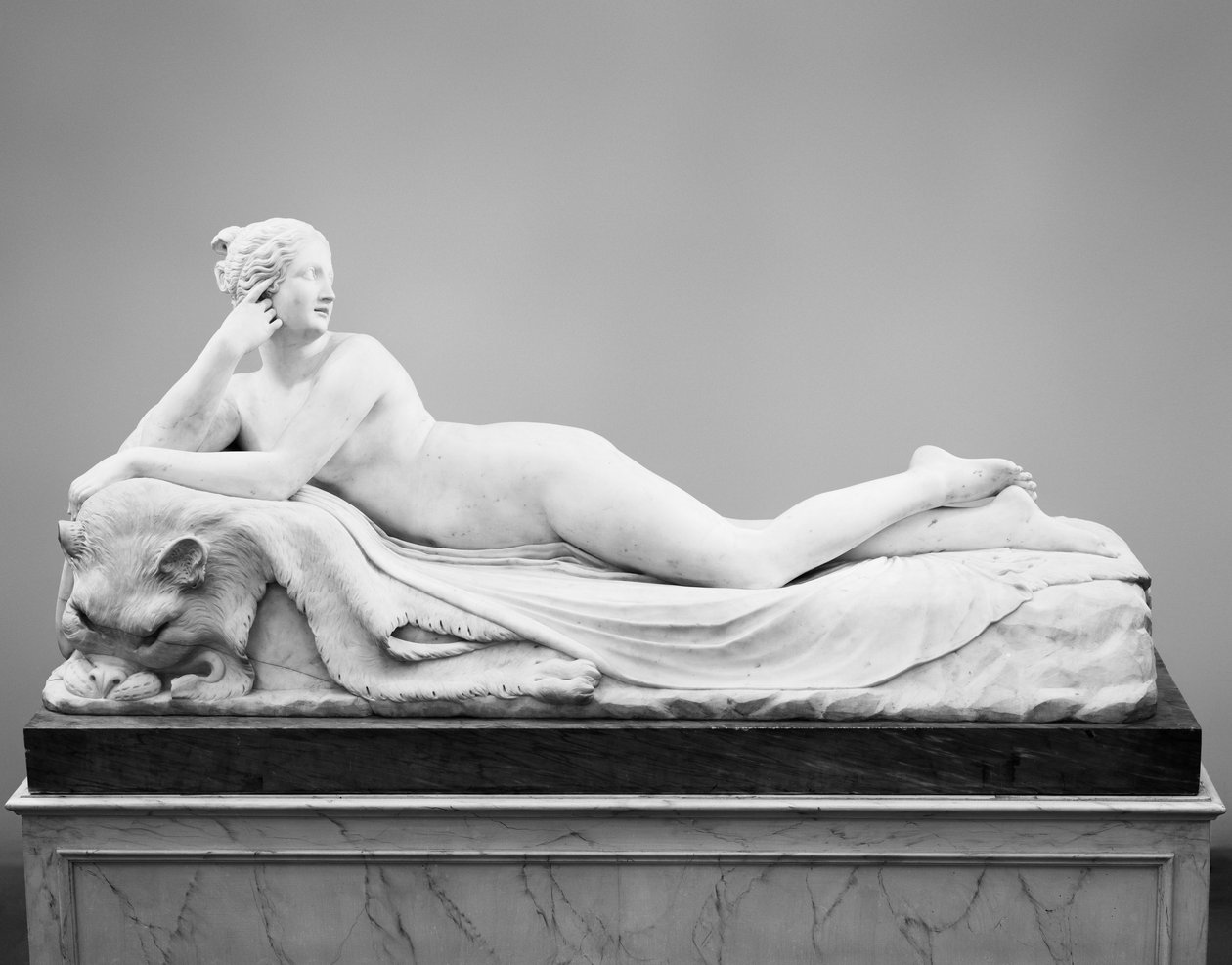 uzanmış naiad by Antonio Canova