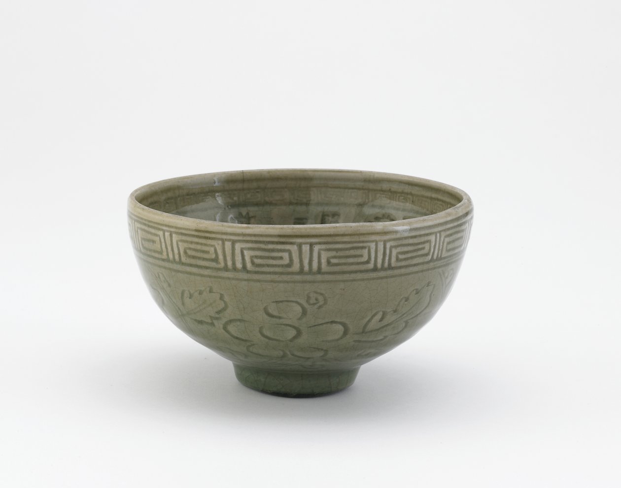 Longquan çömlek tarzında servis kâsesi, Servis kâsesi (hachi), 19. yüzyıl başı (seladon sırlı çömlek) by Aoki (attr. to) Mokubei
