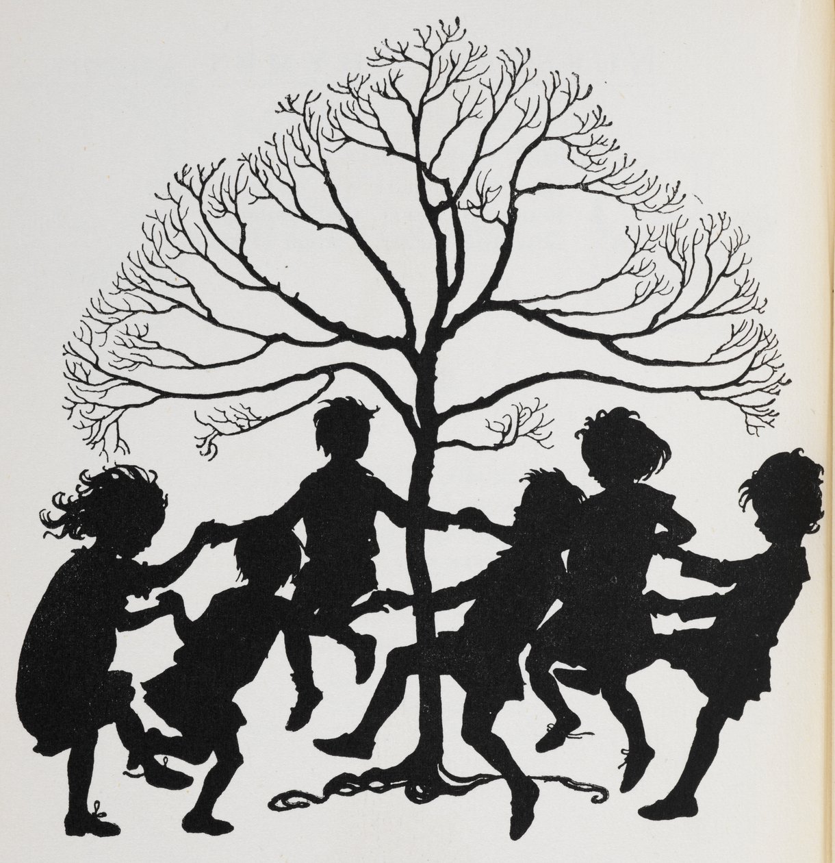 Bir ağacın etrafında dans eden çocukların silueti. by Arthur Rackham