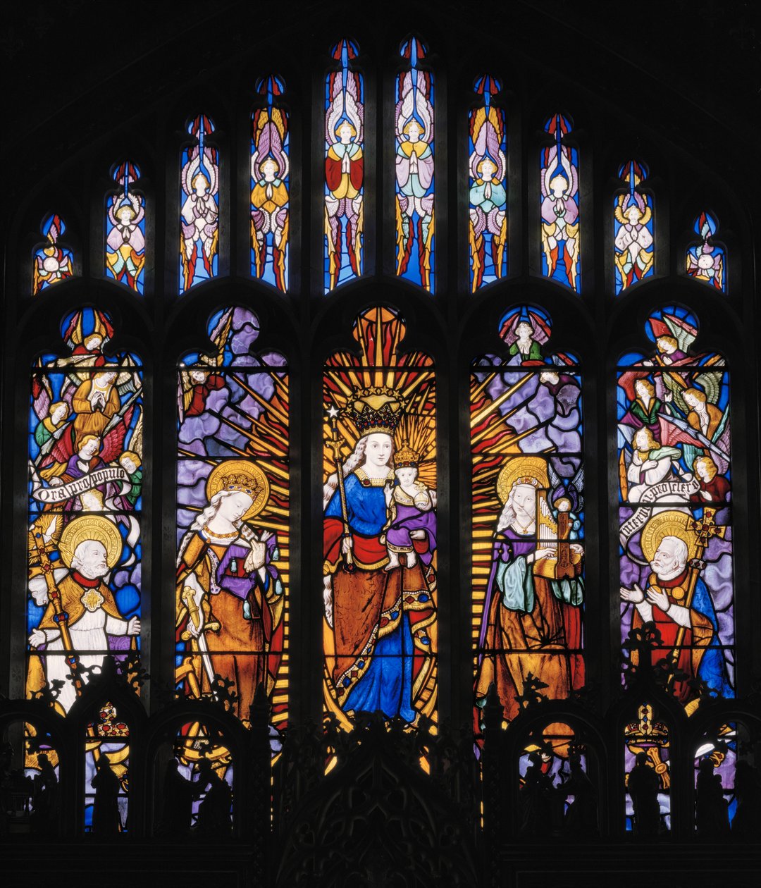 Apsis merkezi penceresi, Azizler ile Bakire ve Çocuk, 1837 (vitray) by Augustus Welby Northmore Pugin