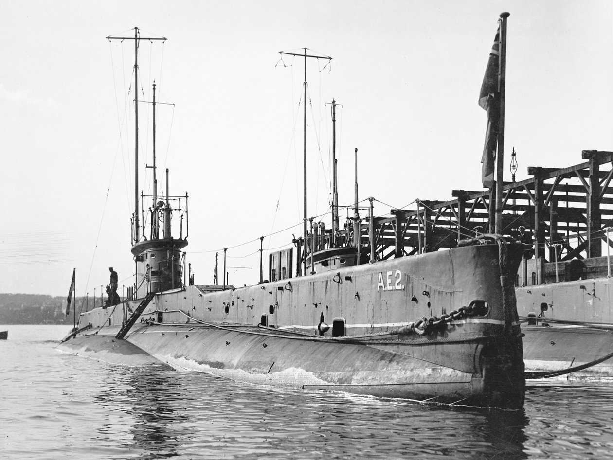 Avustralya Donanması (RAN) denizaltıları AE1 ve AE2, c.1914 by Australian Photographer