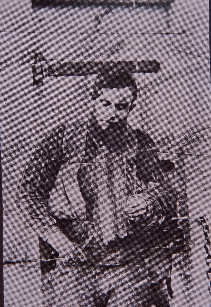 Kelly Gang üyesi Joe Byrne öldükten sonra asıldı, 29 Haziran 1880 (s/b fotoğraf) by Australian Photographer