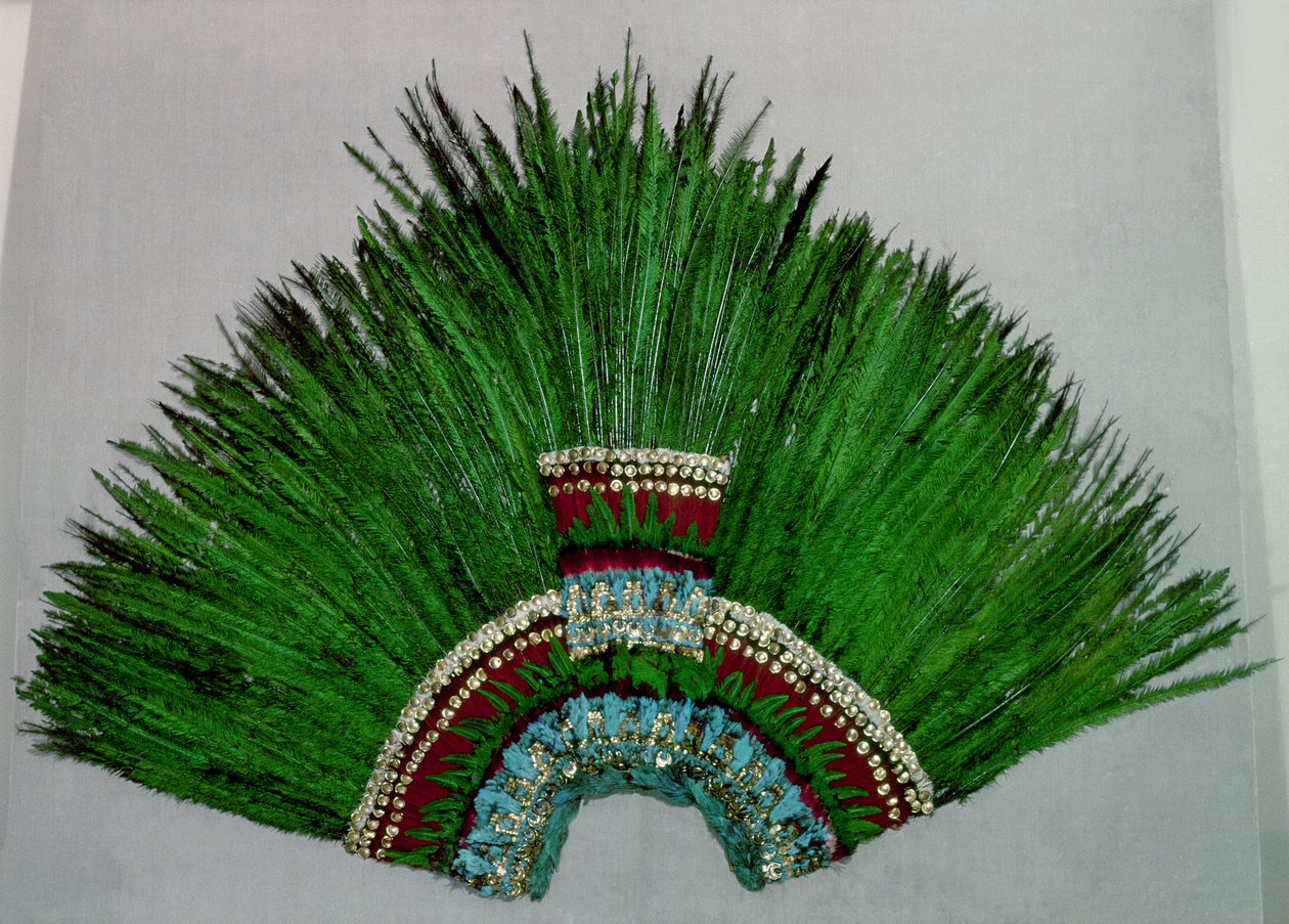 Aztek rahipleri tarafından tanrıları temsil eden tüylü başlık (tüyler, altın aplike ve fiber ağ) by Aztec