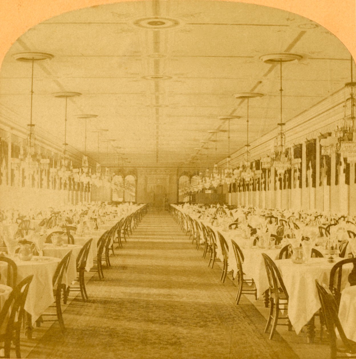 Yemek Salonu, Grand Union Oteli, Saratoga, Dünyanın En Büyük Yemek Salonu, 1882. by B. W. Kilburn