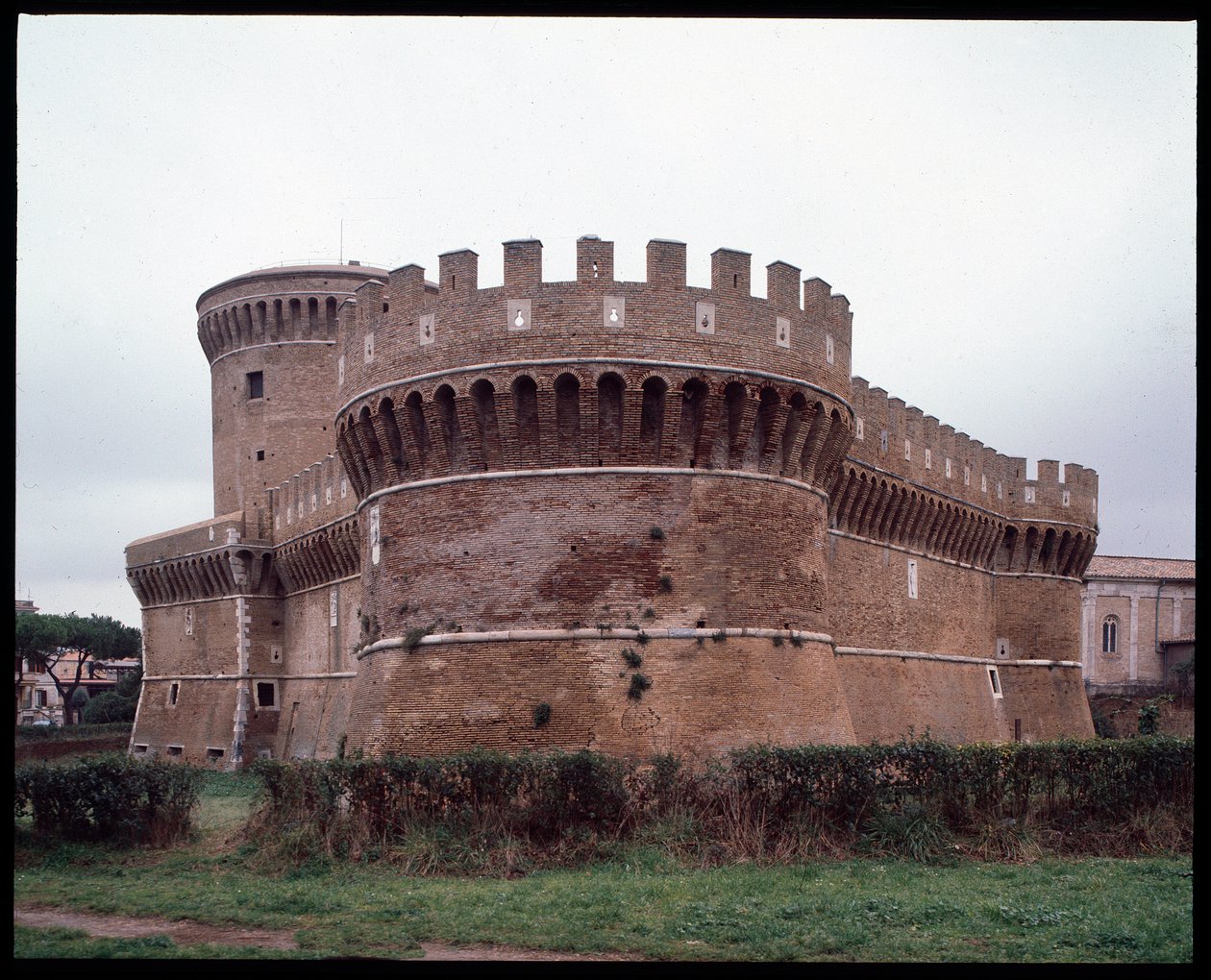 Ortaçağ sanatı: Mimar Baccio Pontelli (yaklaşık 1450-1494), Gregoriopoli tarafından gerçekleştirilen Papa Julius II (Giulio) kalesinin görünümü by Baccio Pontelli
