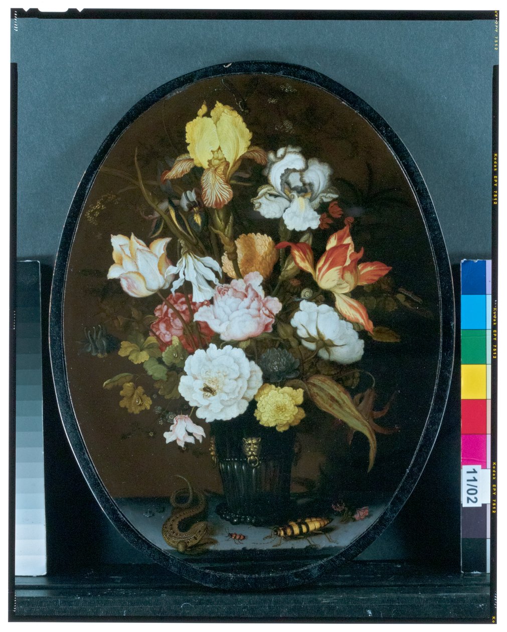 Kertenkele ve Böceklerle Bir Çıkıntı Üzerindeki Cam Vazoda Çiçeklerle Natürmort by Balthasar van der Ast