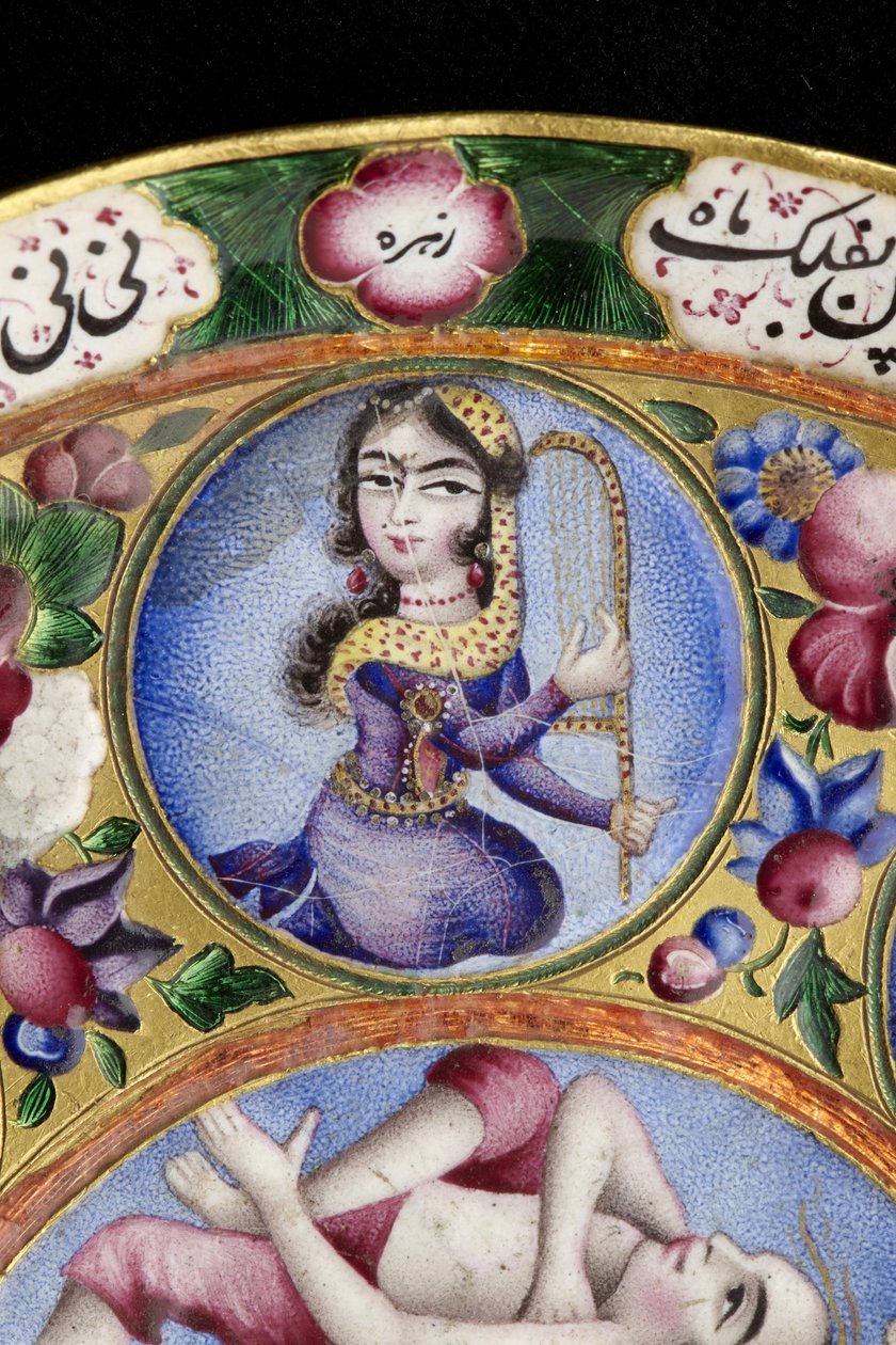 Astrolojik süslemeli kapaklı kase, tabak ve kaşık, 19. yüzyılın başları (emaye ve altın) by Baqir Baqir