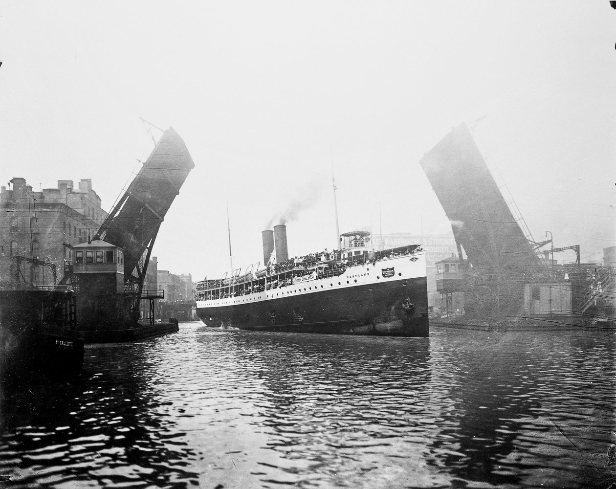 Eastland gemisi, Chicago, Illinois, ABD, c.1900 (s/b fotoğraf) by Barnes and Crosby