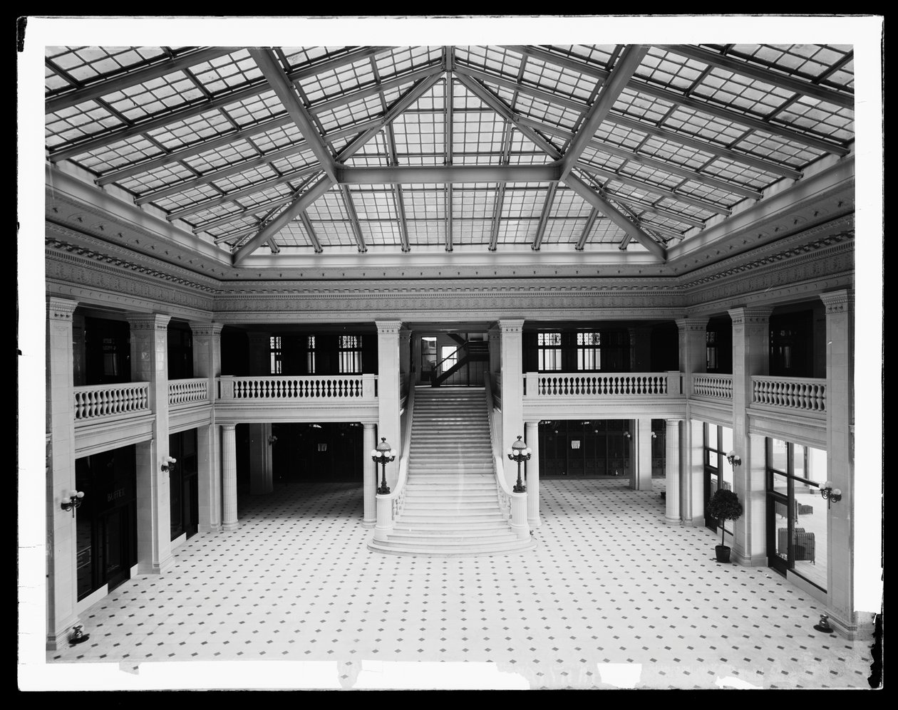 Illinois Tiyatro Binası, Chicago, Illinois, ABD, c.1905 (s/b fotoğraf) by Barnes and Crosby