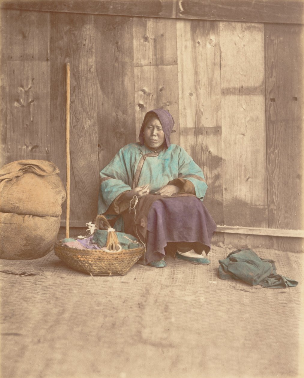[Sepetle Oturan Çinli Kadın], 1870