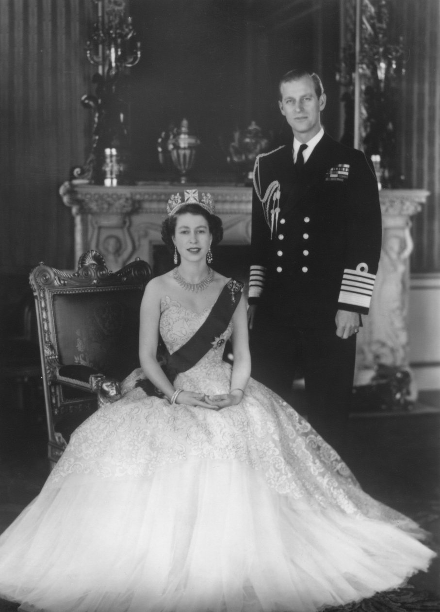 HM Queen Elizabeth II ve SAİK Edinburgh Dükü Buckingham Sarayı