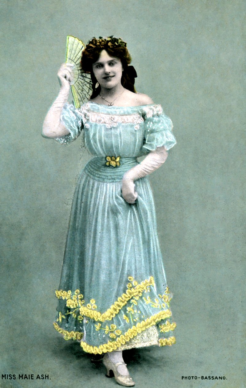 Maie Ash, oyuncu, 1905. by Bassano Studio