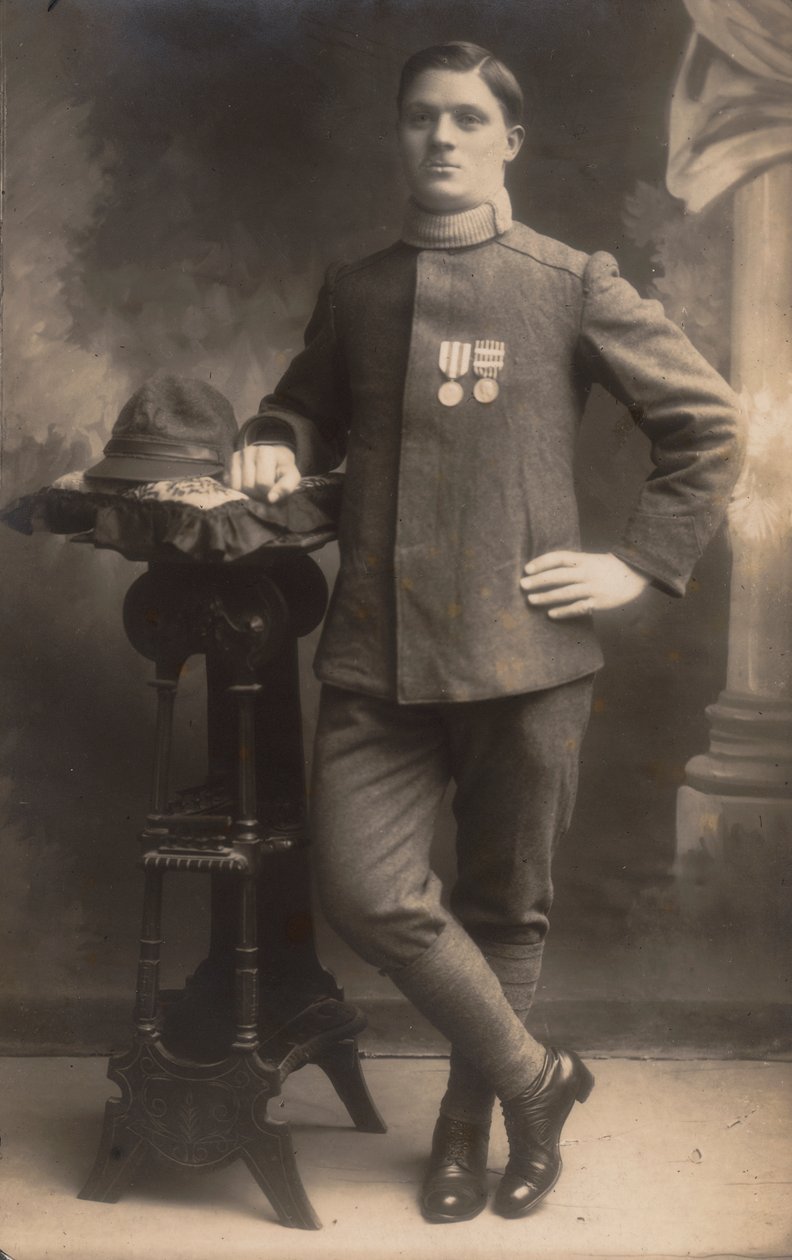 "The GM R. Army (I. Dünya Savaşı)" albümü: Ülke üniformalı Piyade Askeri (s/b fotoğraf) by Battelli Battelli