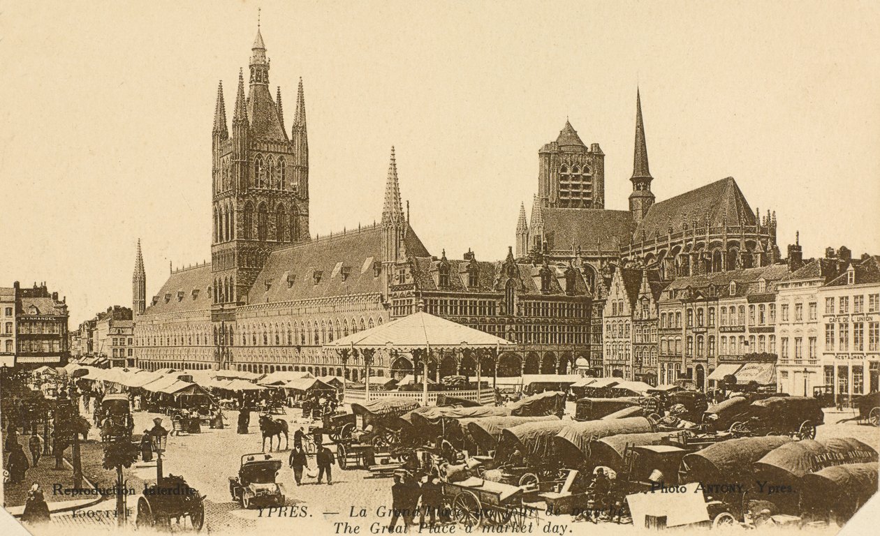 Pazar Günü Grand Place, Ypres, Belçika by Belgian Photographer