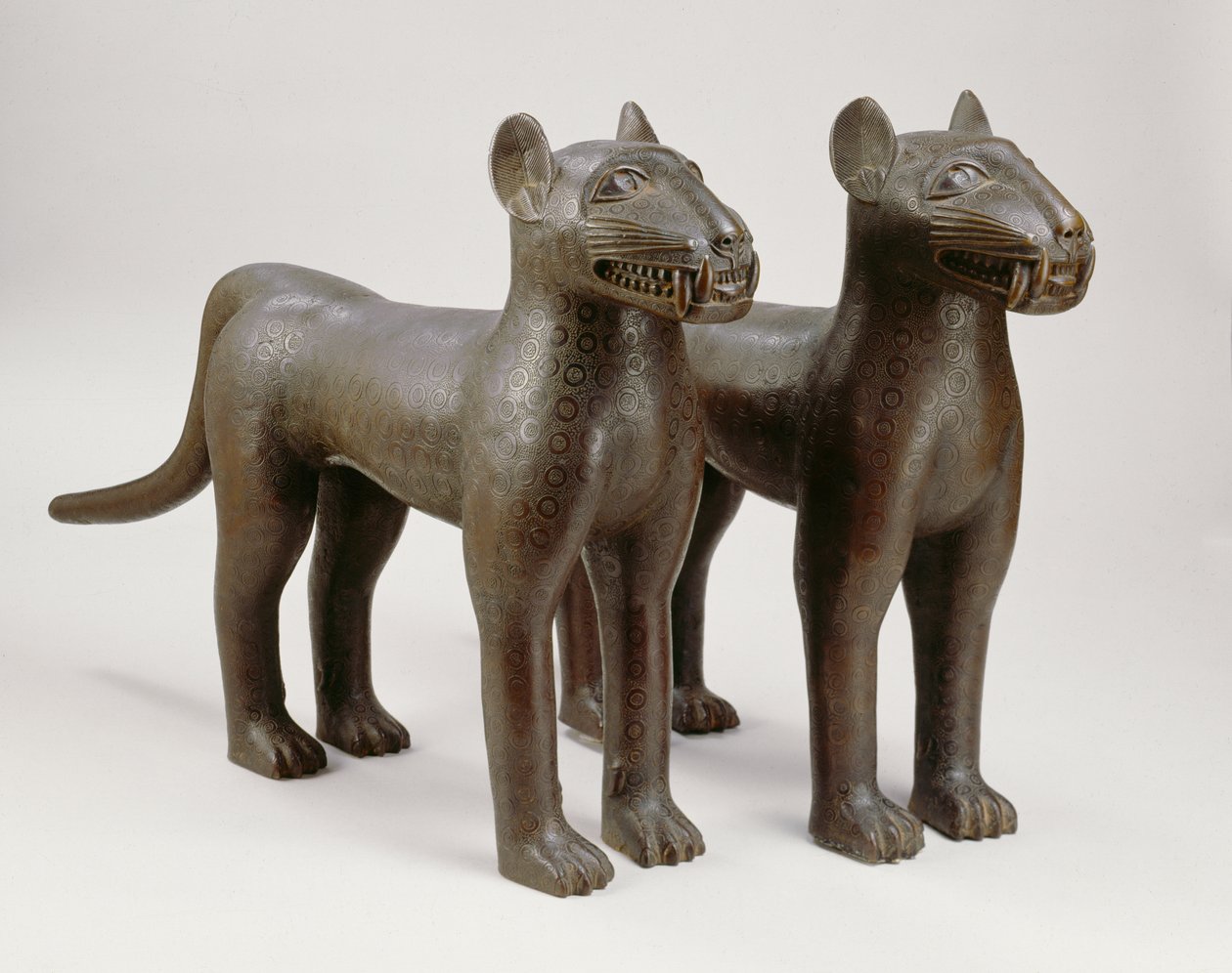 Bir çift leopar (bronz) by Benin