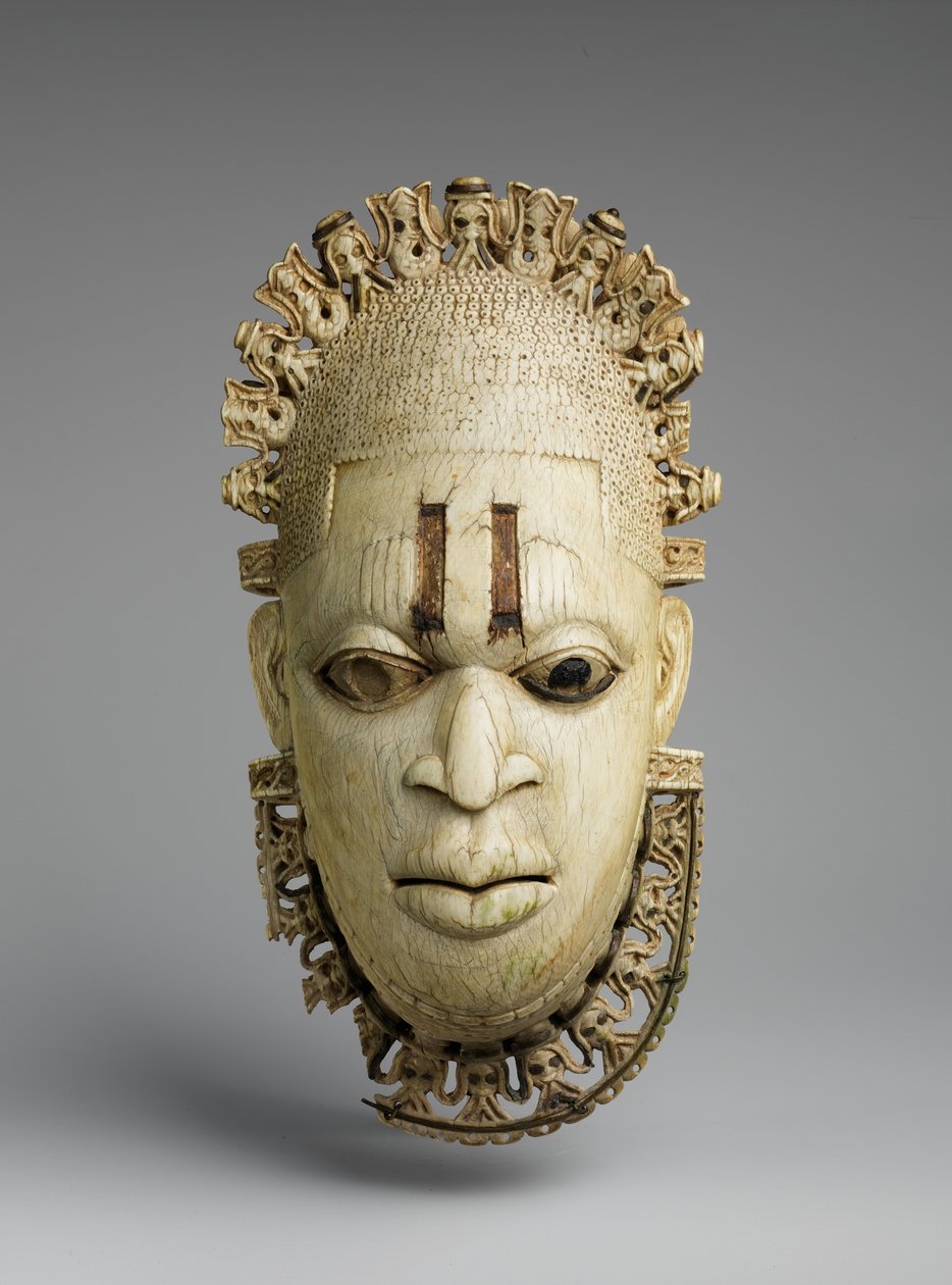 Iyoba (Kraliçe Anne) Sarkıt Maske by Benin Benin