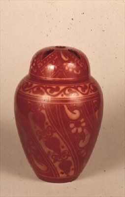 Bakır cilalı kap pourri ve kapak, c.1905-15 (seramik) by Bernard Moore