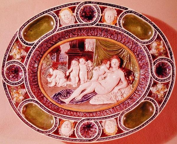 Doğurganlığı temsil eden bir dişiyi gösteren oval plaka (fayans) by Bernard Palissy