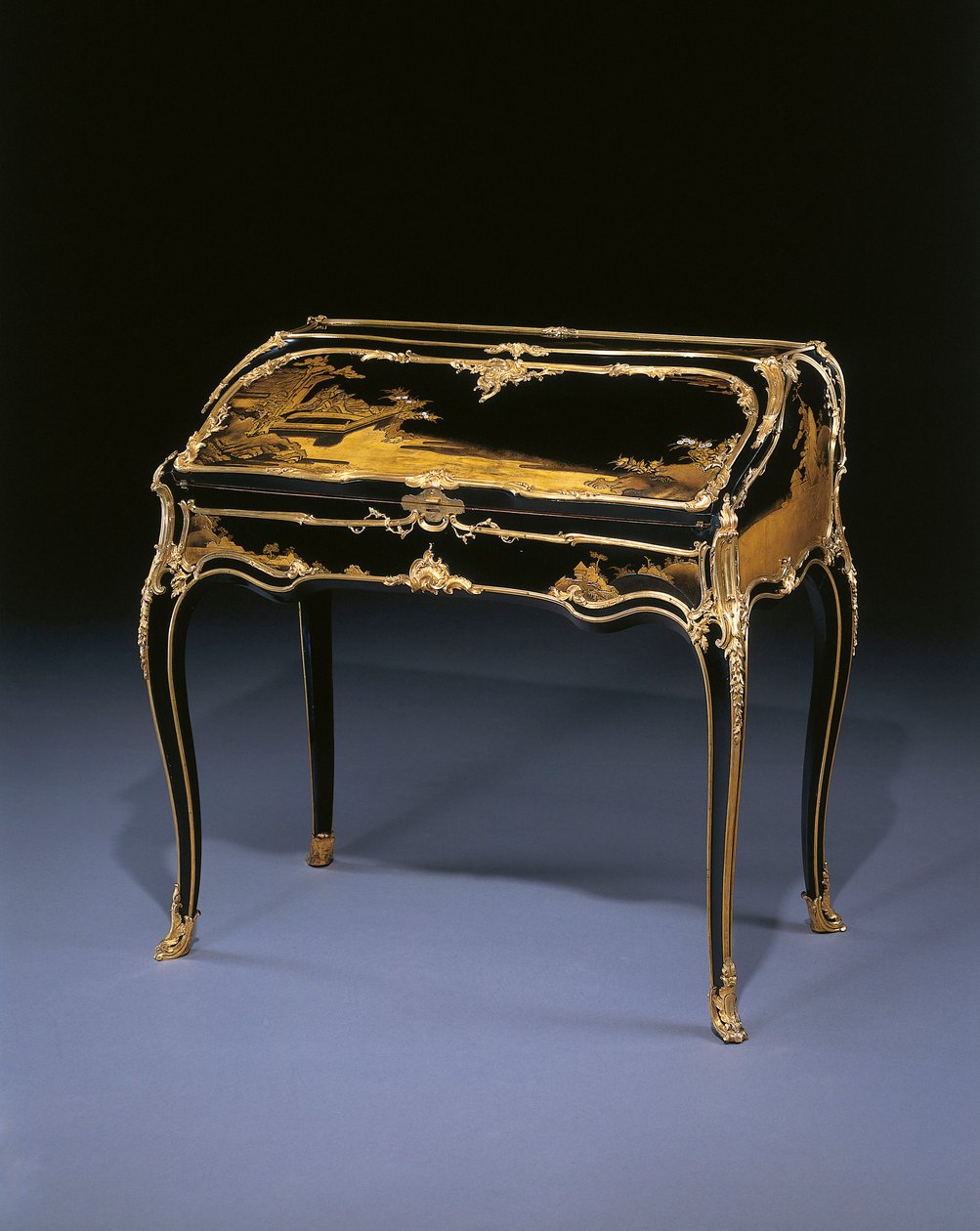 Louis XIV bürosu en pente, c.1750 (ormolu monte edilmiş Japon cilası ve vernis Martin) by Bernard van (attr. to) Risenburgh II