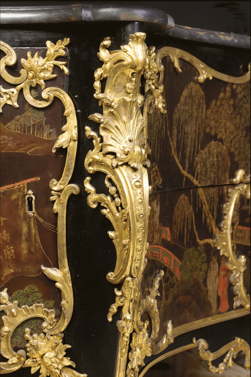 Louis XV klozet, c.1740 (ormolu montajlı Çin siyahı, çok renkli ve yaldızlı vernik, serpantin, mermer ve vernis) by Bernard van Risamburgh