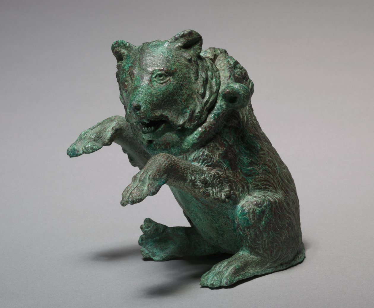 Dans eden bir ayı şeklinde yağ ampulla, 3. yüzyıl (bronz) by Nicolas d
