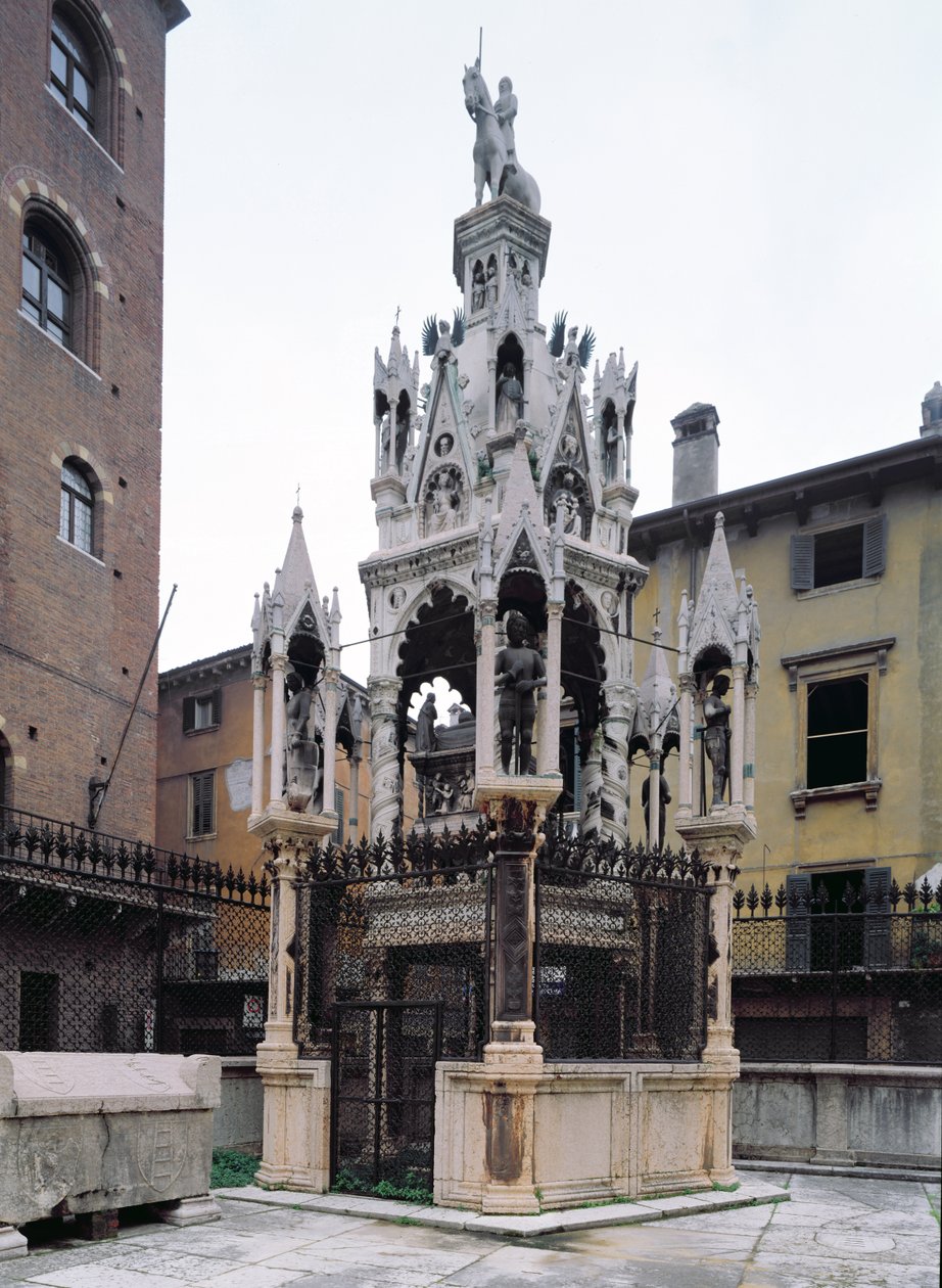 Cansignorio Della Scala'nın cenaze anıtı (1340-75) by Bonino da Campione