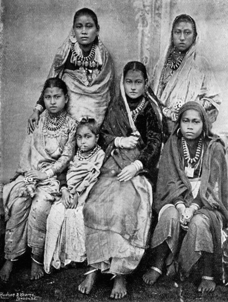 44. Gurkhaların asker eşleri ve çocukları, 1896 by Bourne and Shepherd