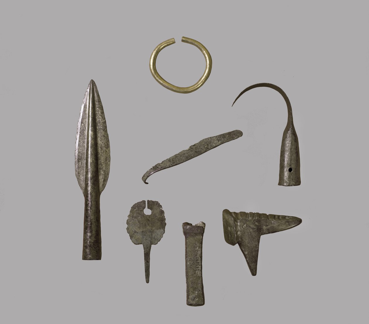 Fresn-la-Mere, Fransa, Bronz Çağı altın ve bronzdan bir süs eşyası ve alet yığını, ayrıca bkz. 121148 by Bronze Age