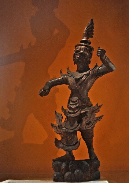 Maskeli dansçı (ahşap) by Burmese School