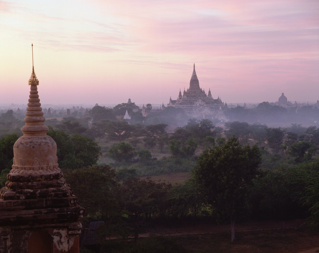 1090 yılında inşa edilen gün doğumunda Ananda Tapınağı by Burmese School
