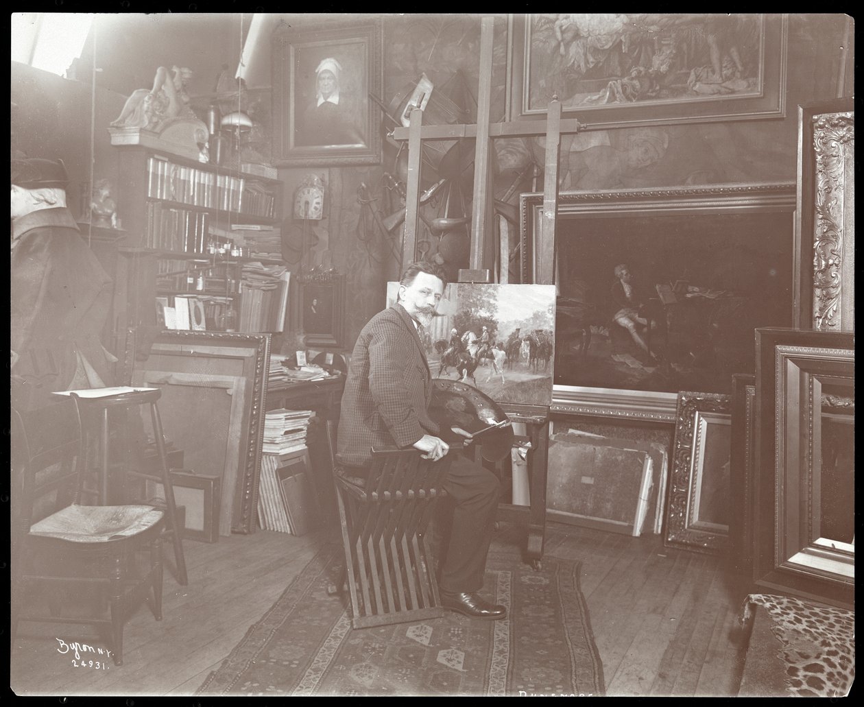 Bir resim üzerinde çalışan sanatçı, 1907 (gümüş jelatin baskı) by Byron Company