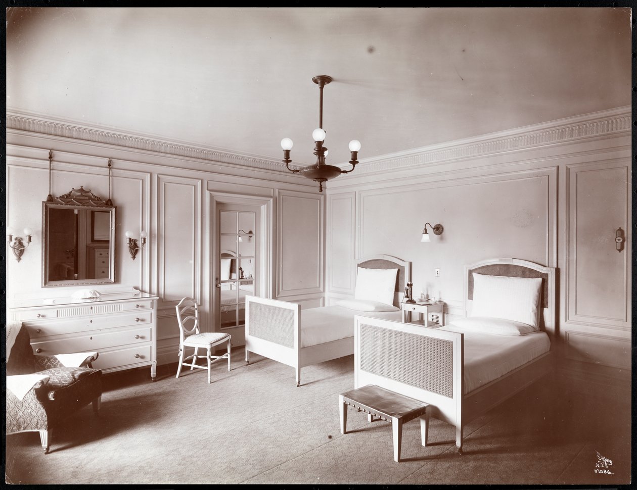 Bedroom at the Copley Plaza hotel, Boston, c.1912-15 (silver gelatin print) by Byron Company