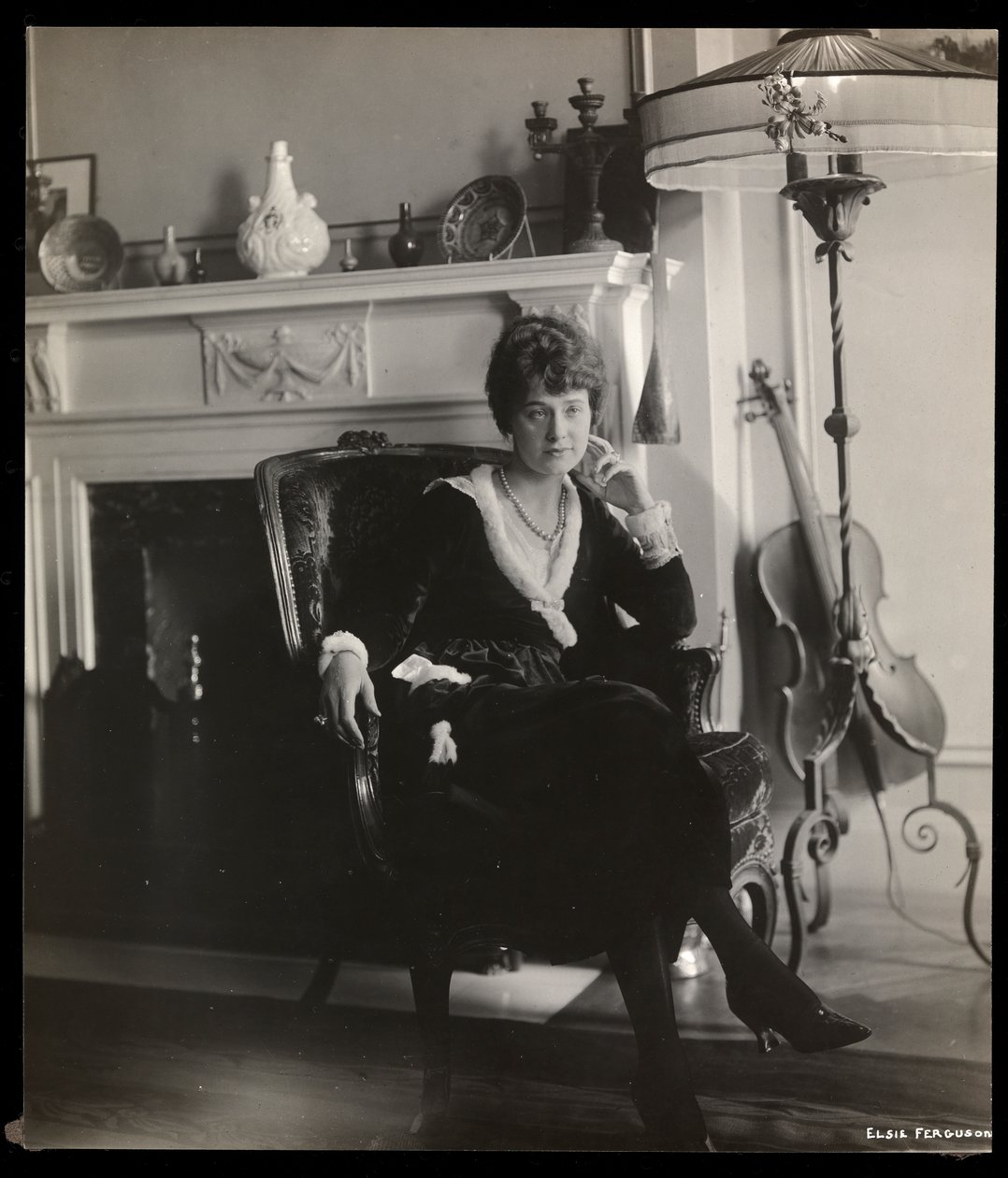 Elsie Ferguson, 1917 (gümüş jelatin baskı) by Byron Company