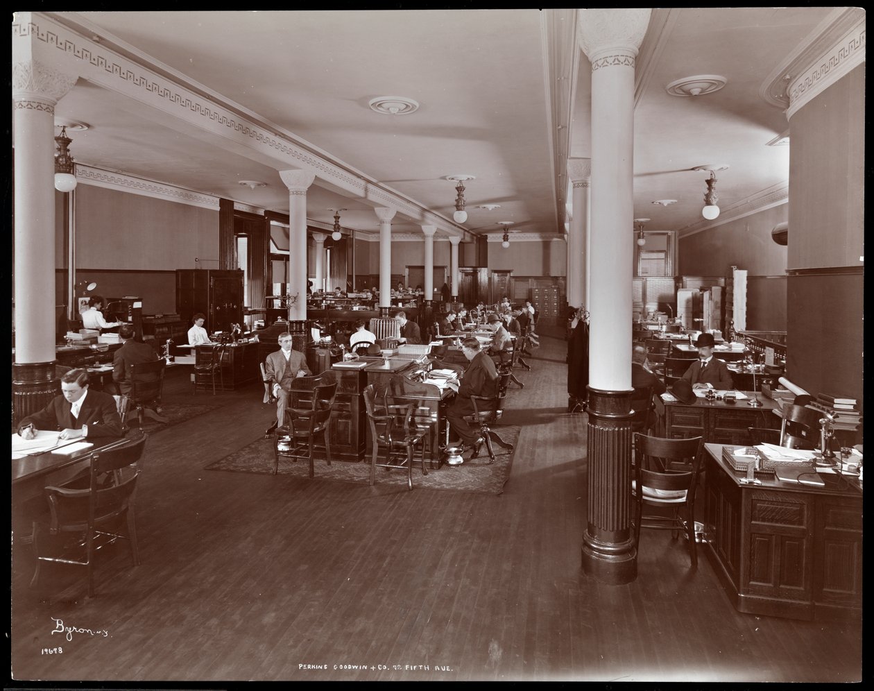 Perkins, Goodwin und Co., 72 5th Avenue, New York, 1905 dolaylarındaki açık ofis katının iç görünümü (gümüş jelatin baskı) by Byron Company