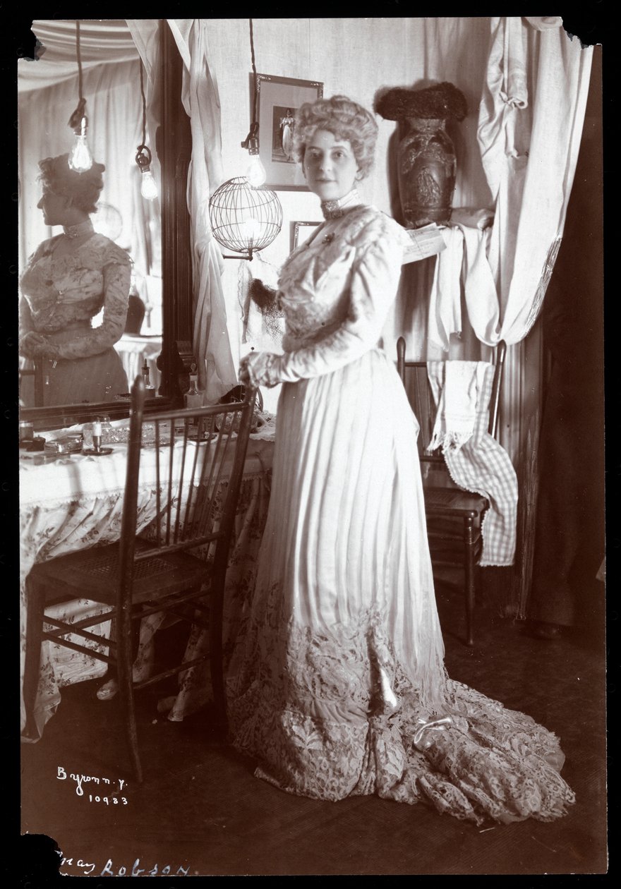 May Robson, 1901 (gümüş jelatin baskı) by Byron Company