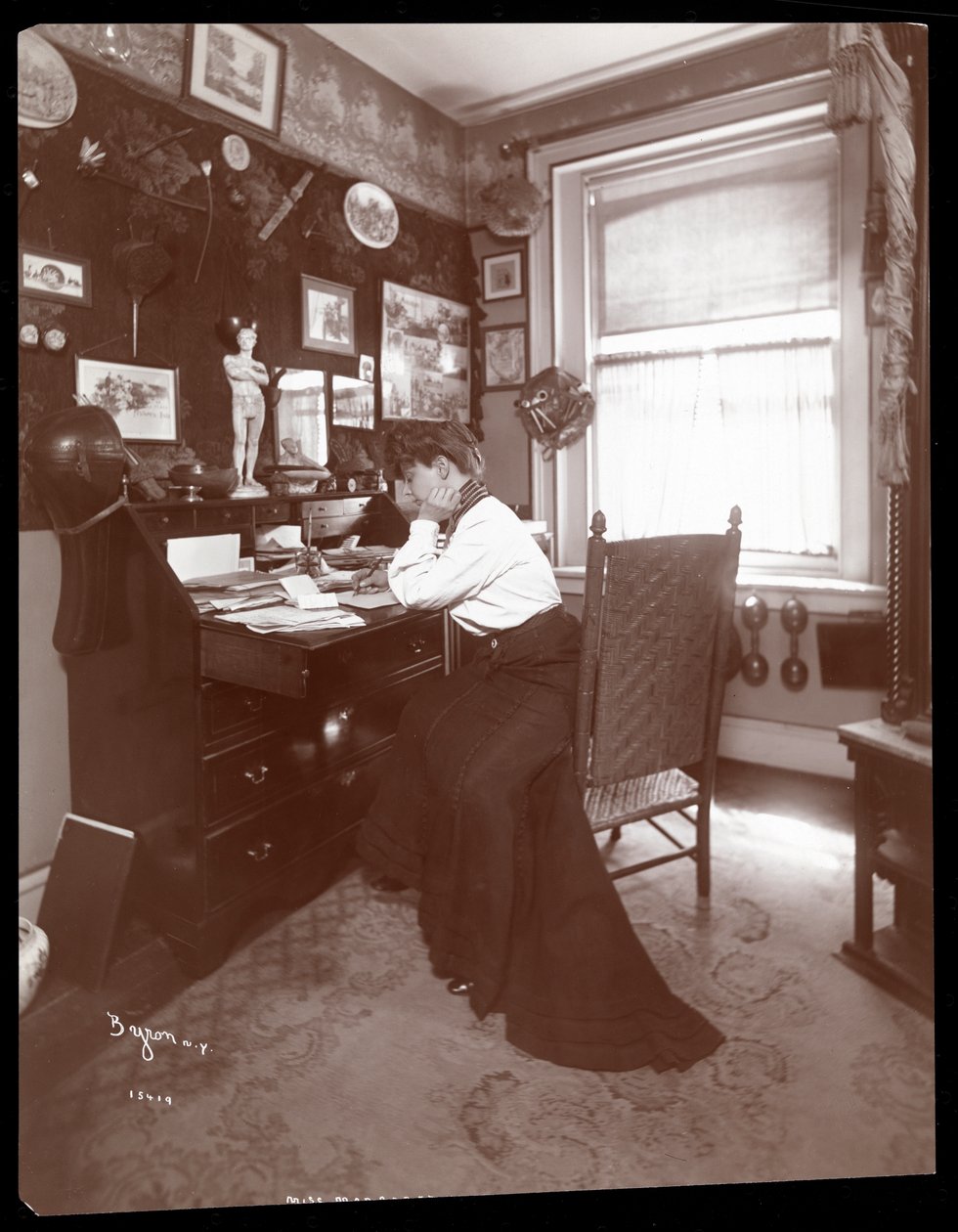 Bayan Margaret Mayo, 1903 (gümüş jelatin baskı) by Byron Company