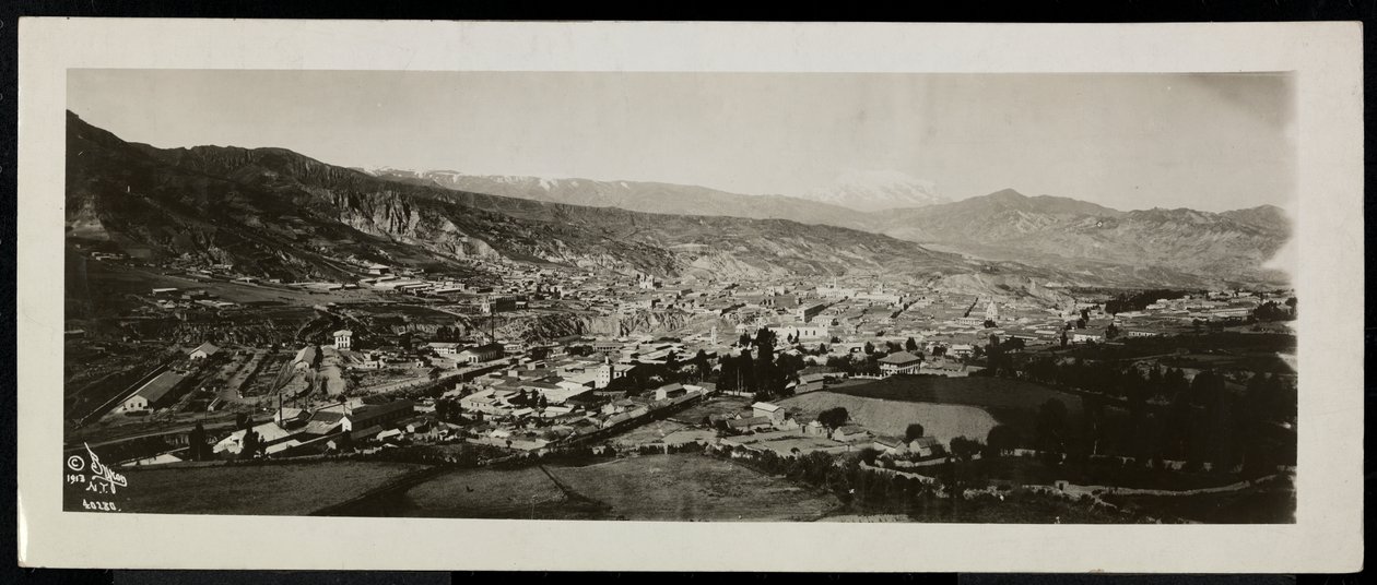 Bir şehrin yukarıdan panoramik görünümü, muhtemelen Panama Kanalı