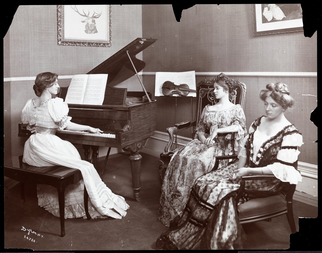 Piyano resitali, New York, 1907 (gümüş jelatin baskı) by Byron Company