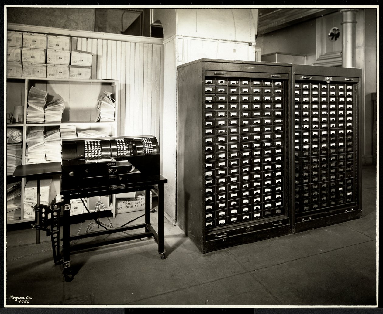 111 East 128th Street, East Harlem, New York, 1929 adresindeki Carolyn Laundry