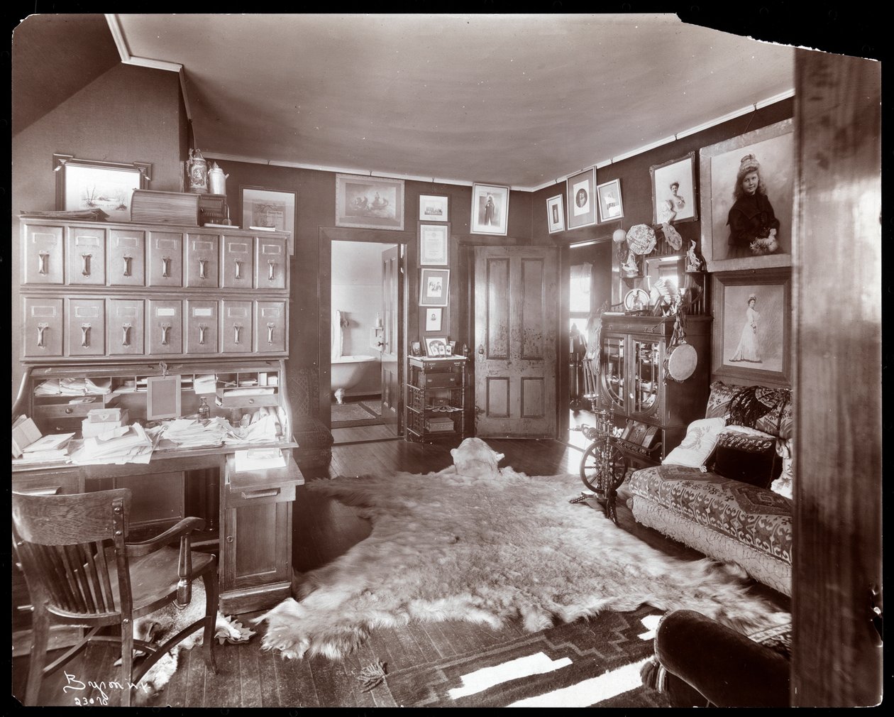 Madame Schumann-Heink'in evindeki ofis, 1906 (gümüş jelatin baskı) by Byron Company