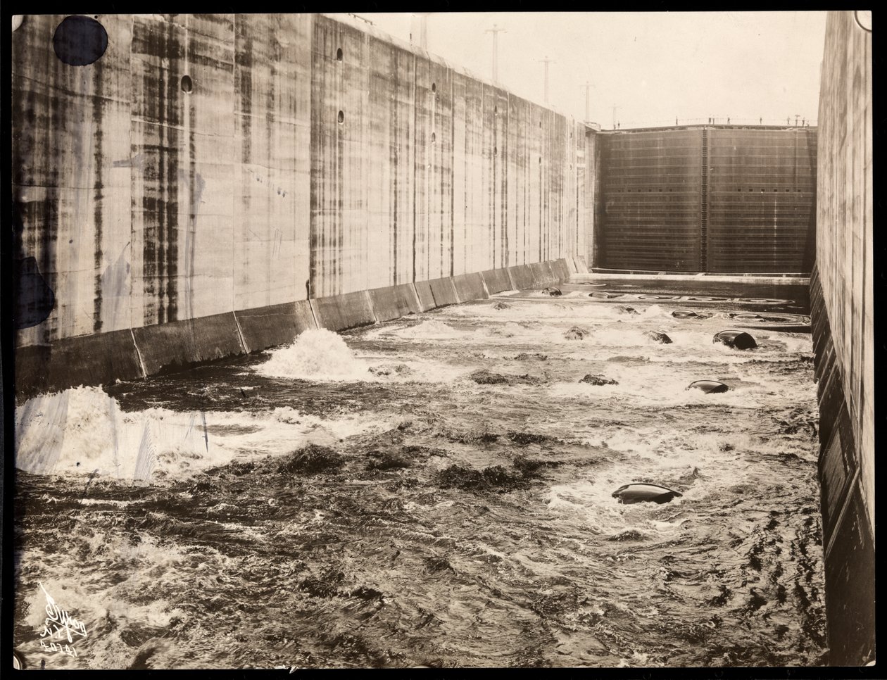 View of a lock during the construction of the Panama Canal, 1913 (silver gelatin print) by Byron Company