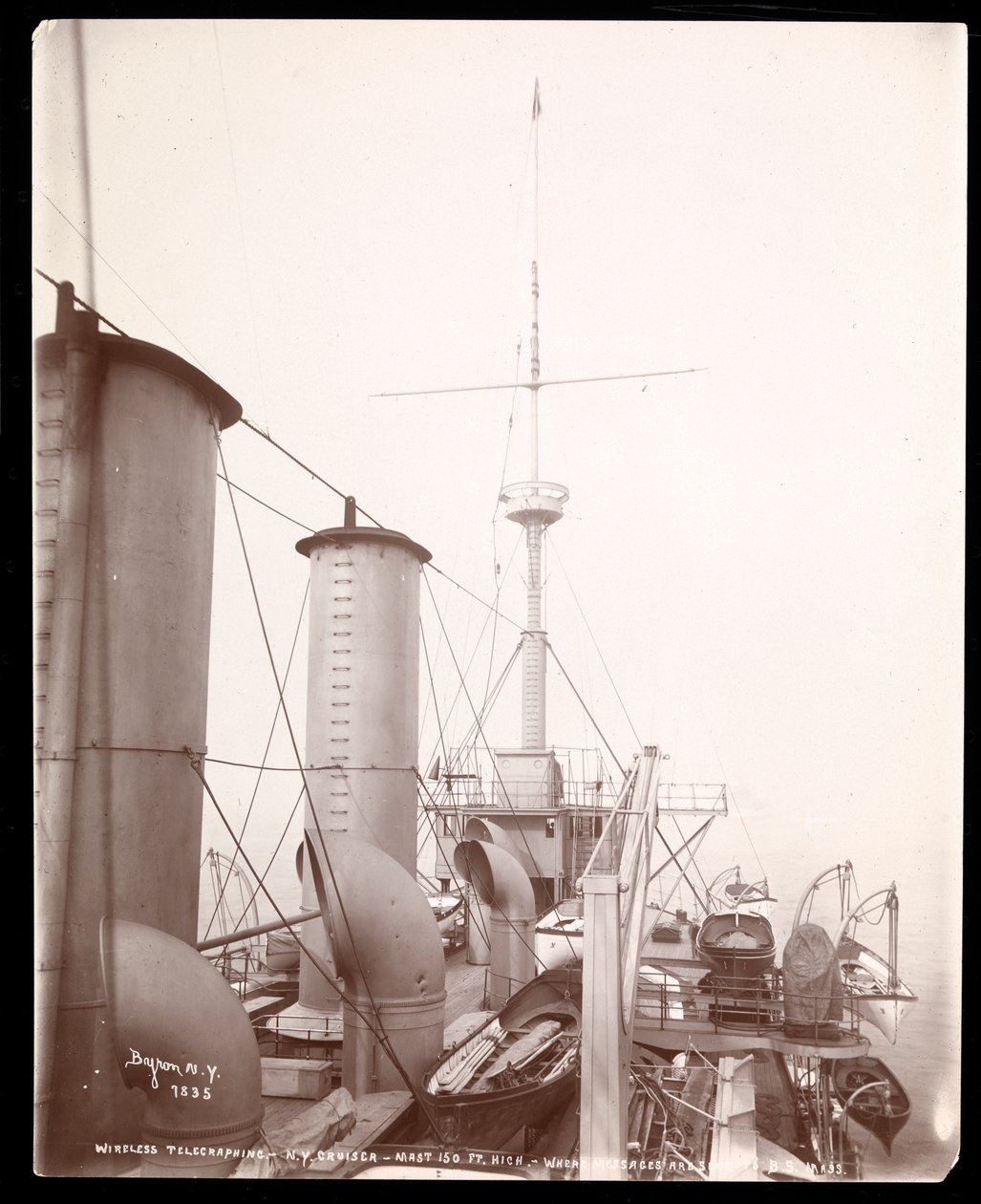 Kablosuz Telgraf: Marconi'nin kablosuz sinyalinin Boston, Massachusetts'e gönderildiği 150 ft direk, 1899-1900 (gümüş jelatin baskı) by Byron Company