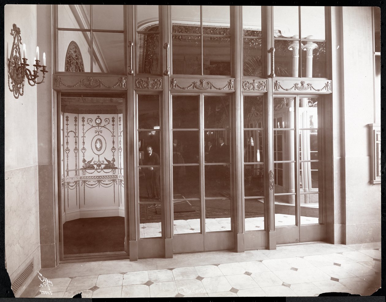 Victoria styttan, Castle Approach, Windsor ki by Byron Company