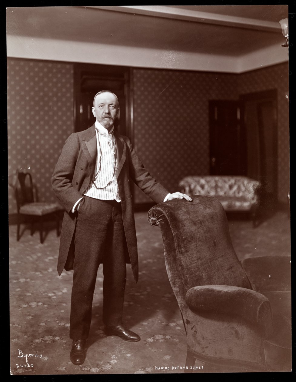 Henry Arthur Jones, 1905 (gümüş jelatin baskı) by Byron Company